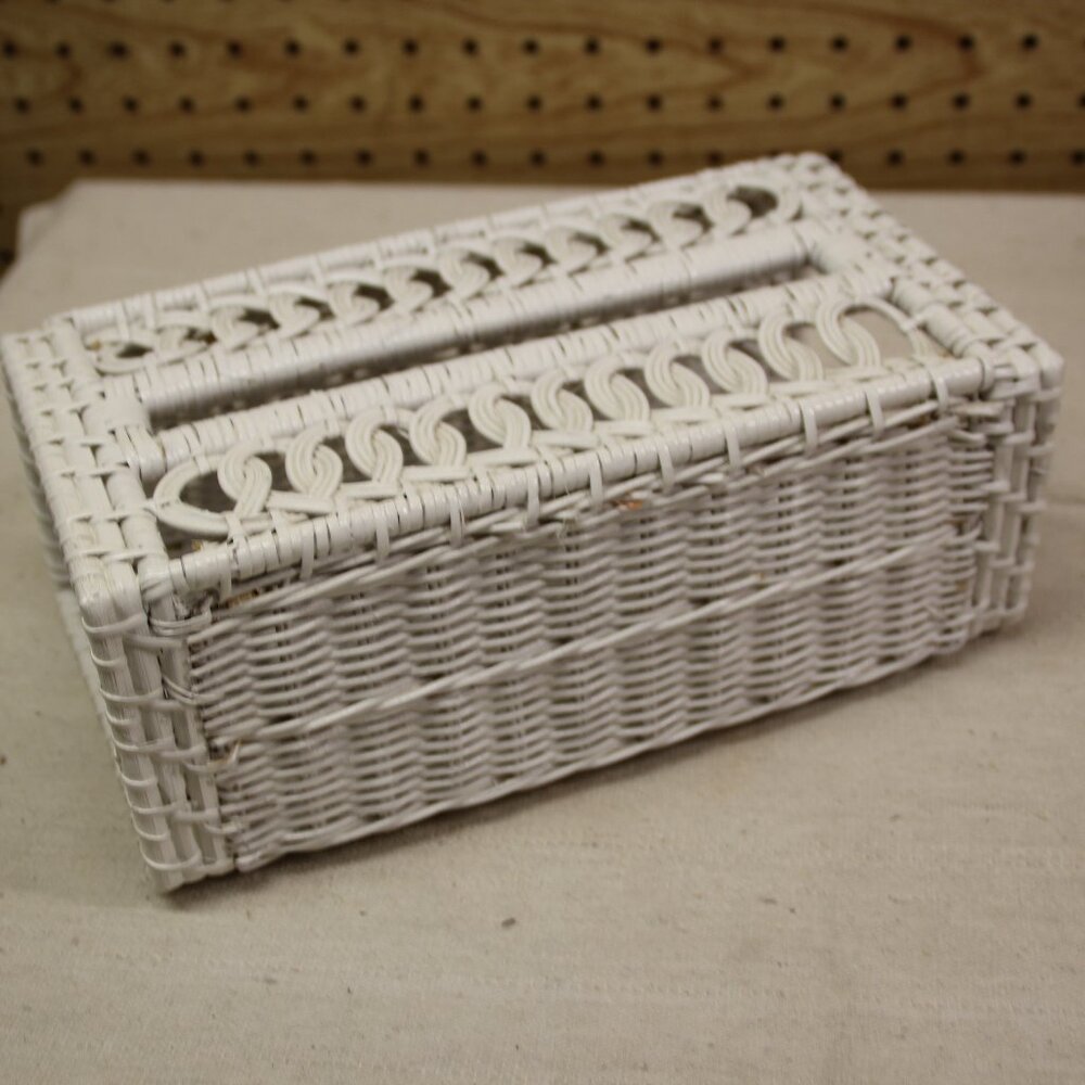 Vtg White Wicker Rattan Tissue Box Holder Cover 9.5x5.5x3.5" Swirls Crosses